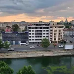 Lägenhet Belvedere Splaiul Unirii View *